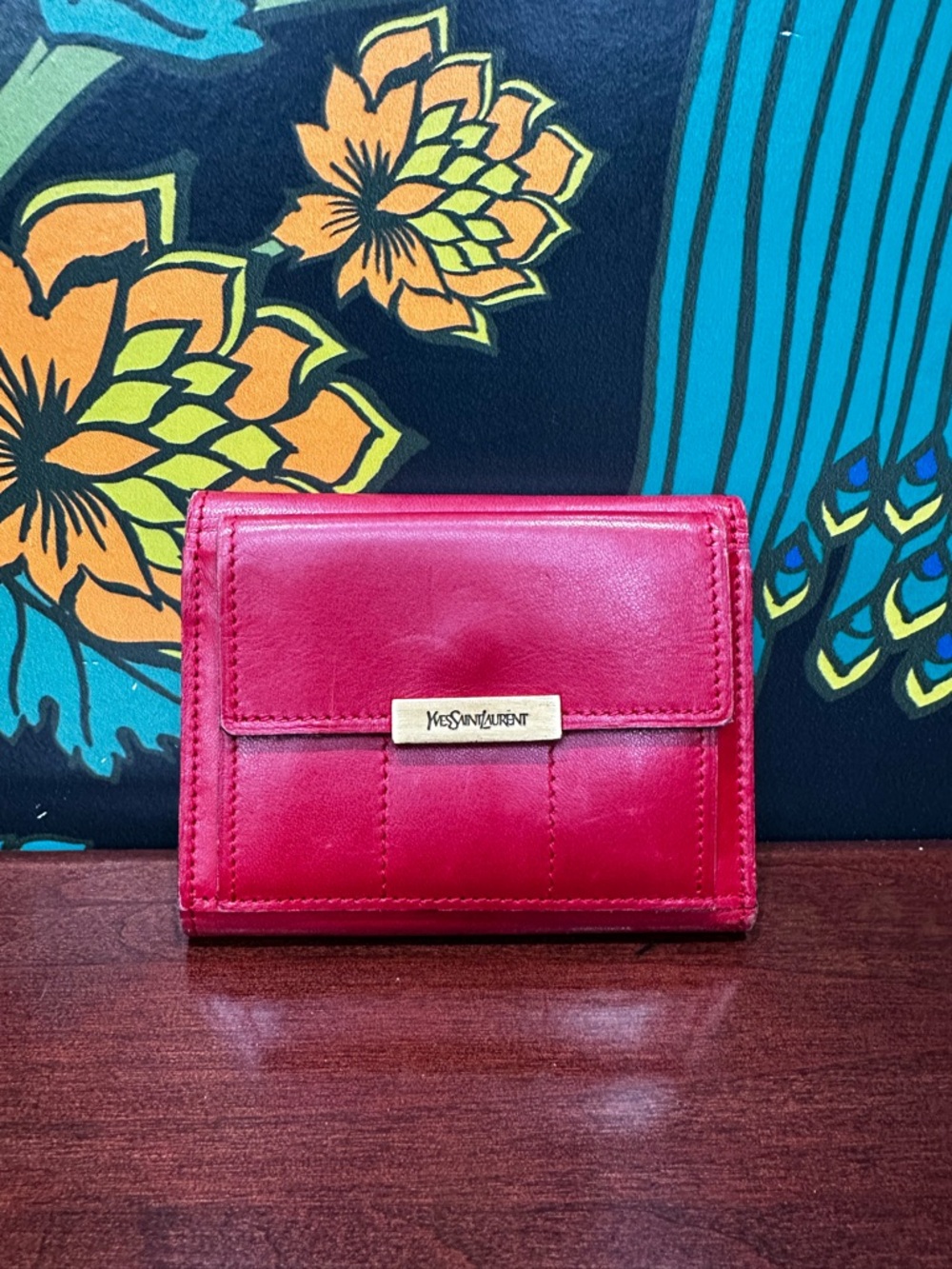 Vintage Yves Saint Laurent Red Leather Wallet Gold Logo Bar Compact YSL - Picture 2 of 10